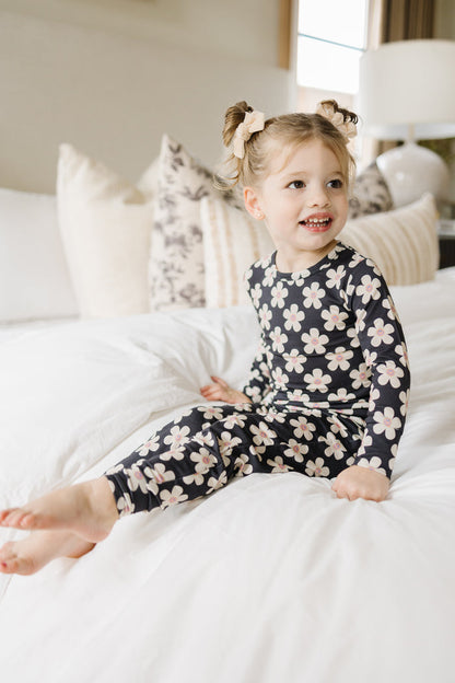 COZYS x DANIELLE EILERS CHARCOAL DAISIES | LONG SLEEVE