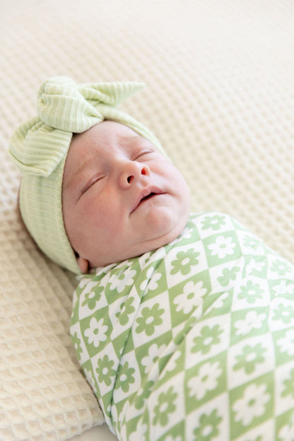 GREEN + WHITE DAISY CHECKER | SWADDLE