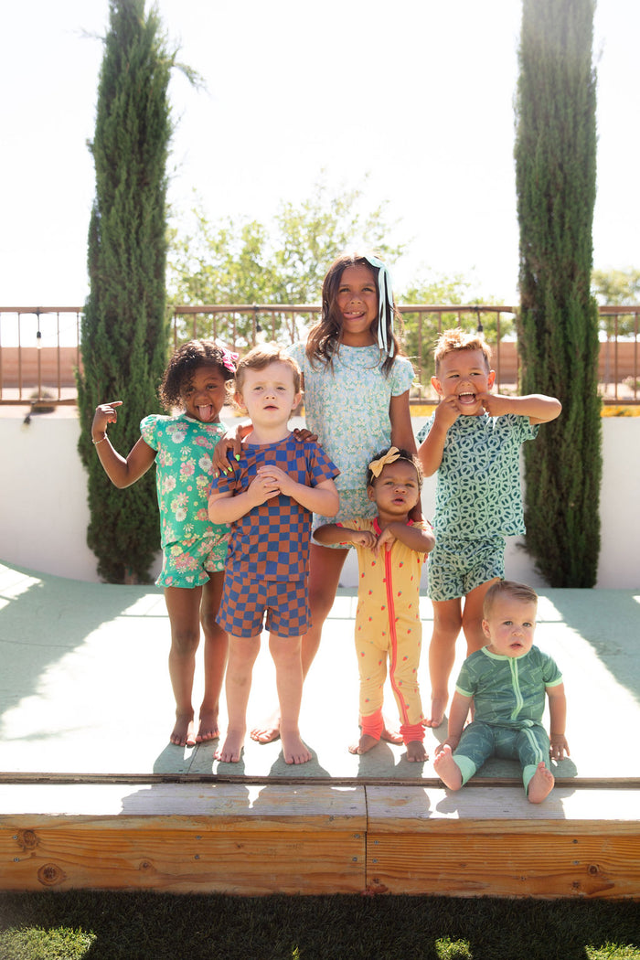 KELLY GREEN + PINK RETRO DAISIES | RUFFLE SHORT SET