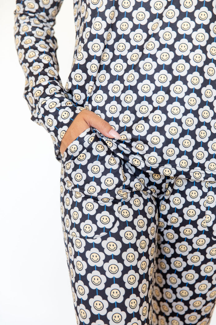 SMILEY GROOVY DAISY | WOMEN'S LONG SLEEVE